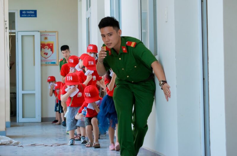 tự bảo vệ bản thân Dạy trẻ tự bảo vệ bản thân khỏi những nguy hiểm cận kề về PCCC